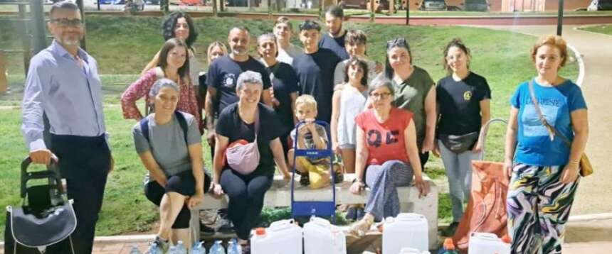 Roma, il verde urbano “muore di sete”. Ci pensano i cittadini a sopperire al sindaco Gualtieri del “Fast green” Roma, il verde urbano “muore di sete”. Ci pensano i cittadini a sopperire al sindaco Gualtieri del “Fast green”