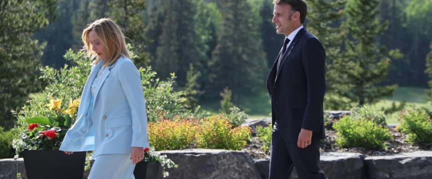 Meloni vuol dire fiducia, il Financial Times: “Ha conquistato gli investitori, ora l’Italia è più sicura della Francia”