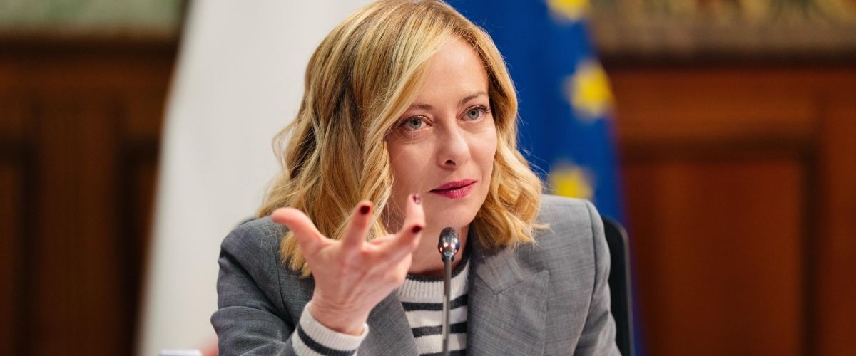 caso almasri i giudici archiviano meloni ma vogliono processare mantovano nordio e piantedosi la premier assurdo