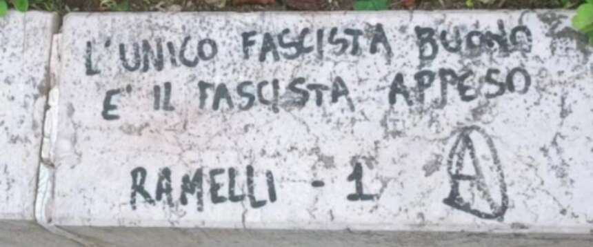 Brescia, gli anarchici vandalizzano una lapide in memoria di Ramelli. FdI: «Gesto grave, vile e increscioso» Brescia, gli anarchici vandalizzano una lapide in memoria di Ramelli. FdI: «Gesto grave, vile e increscioso»