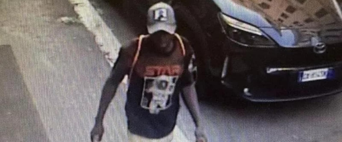 Roma, 60enne violentata al parco, preso l’aggressore: è un gambiano irregolare. “Ero drogato”, confessa. E Salvini non perdona