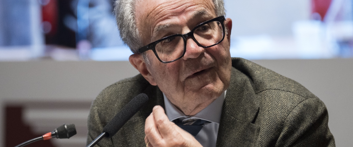 Il Professore umilia l’allieva, siluro di Prodi a Schlein e compagni: la sinistra? Non esiste, è solo un venticello fastidioso