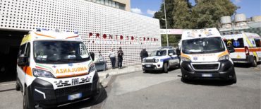 Viterbo bimbo cade dall’auto