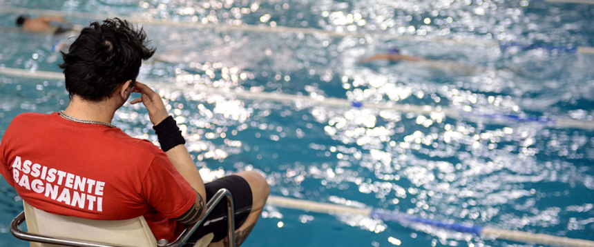 bambino annegato in piscina bambino annegato in piscina