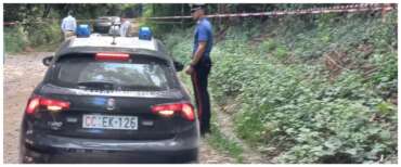 Ragazza violentata nel bosco di Oleggio, ora rischia l’ergastolo: “Convinse il fidanzato a evirare e uccidere il suo stupratore”