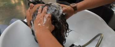 Shampoo cinese tossico: vanno dal parrucchiere e perdono capelli a ciocche. Sostanze vietate nei prodotti