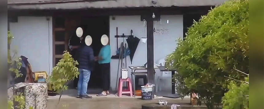 Migranti, retata di trafficanti cinesi: tredici arresti. Un colpo alla mafia “gialla” che prova a prendersi pezzi d’Italia Migranti, retata di trafficanti cinesi: tredici arresti. Un colpo alla mafia “gialla” che prova a prendersi pezzi d’Italia
