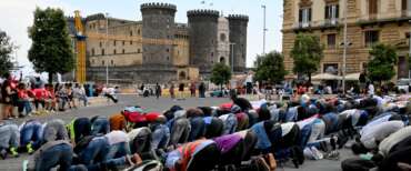 Napoli islamica, tolto il crocifisso alla chiesa di Masaniello: vogliono trasformarla in moschea