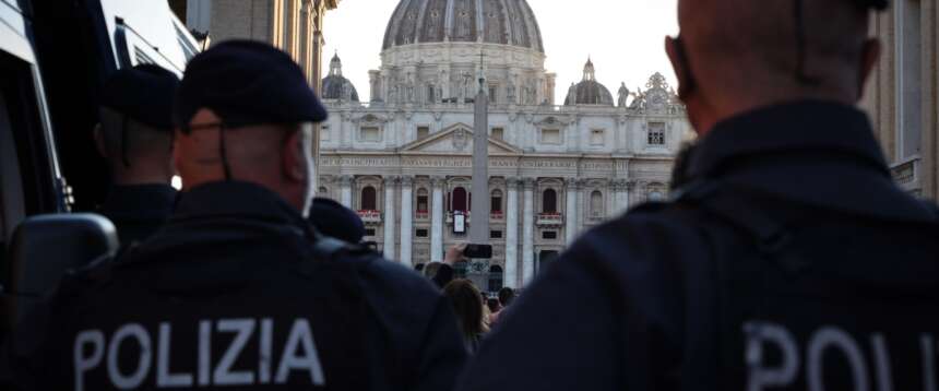 Giornata storica per Forze armate e Polizia: il governo firma i contratti dopo i ritardi ereditati dai governi di sinistra Giornata storica per Forze armate e Polizia: il governo firma i contratti dopo i ritardi ereditati dai governi di sinistra