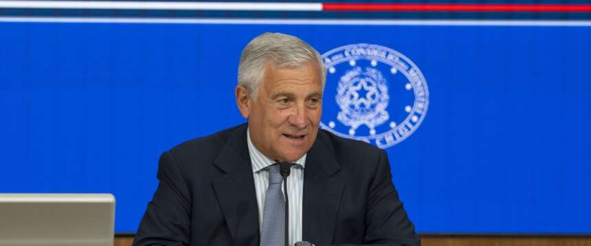 Tajani illustra la riforma della Farnesina Tajani illustra la riforma della Farnesina