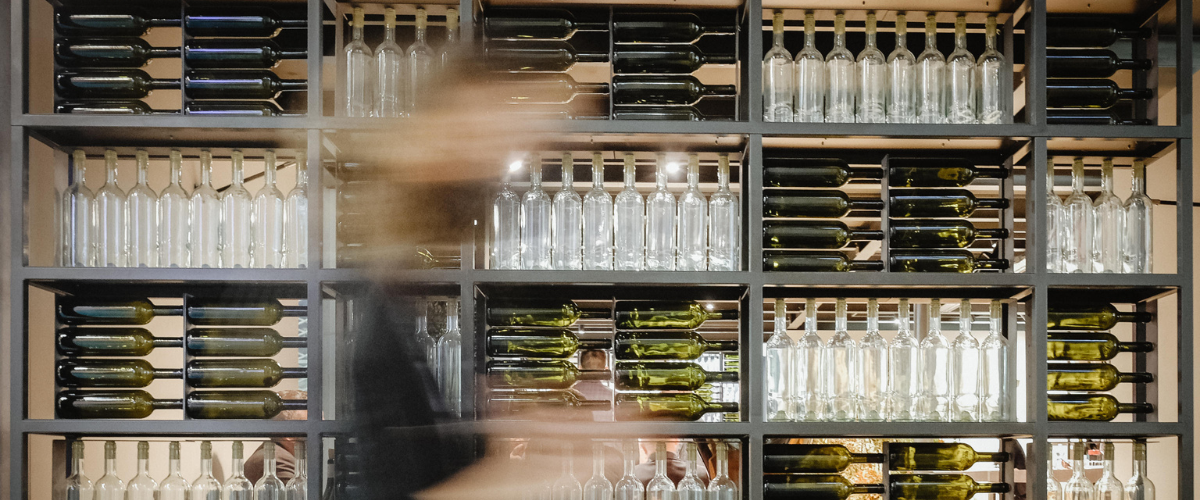 Roma, il ladro con la carriola: 45enne tenta di rubare vini e liquori pregiati in un ristorante Roma, il ladro con la carriola: 45enne tenta di rubare vini e liquori pregiati in un ristorante