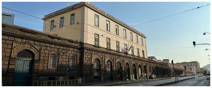 Due immigrati evadono nella notte da Poggioreale con un buco nel muro e una corda: arrestati