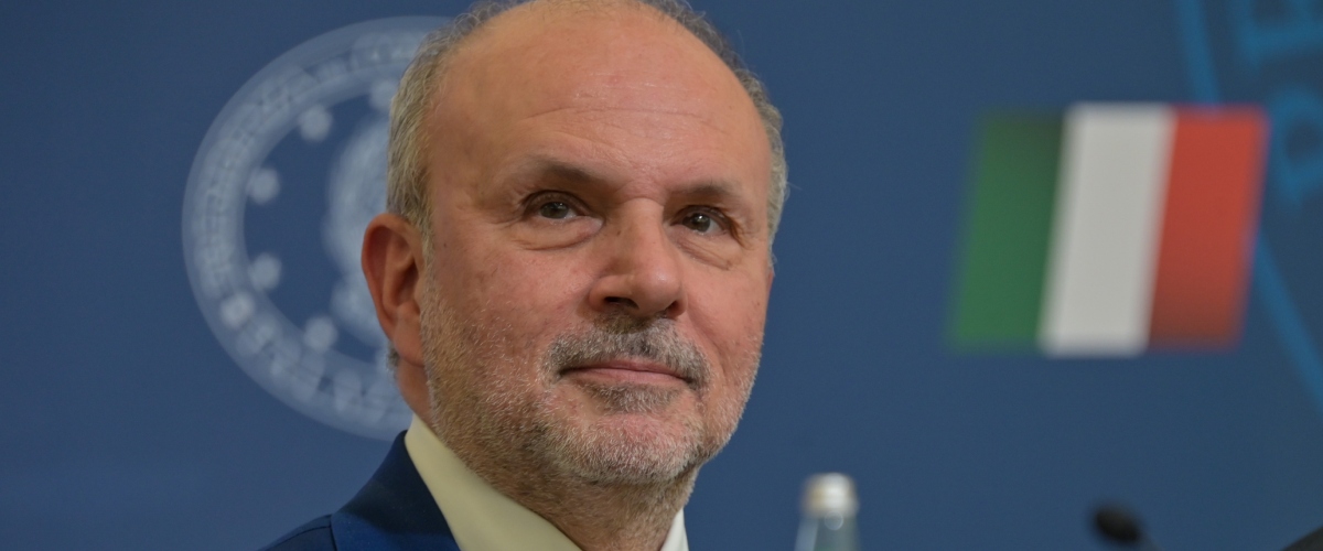 Schillaci azzera (in un colpo solo) il gruppo vaccini e le polemiche. Gasparri: il ministro ha fatto la scelta giusta