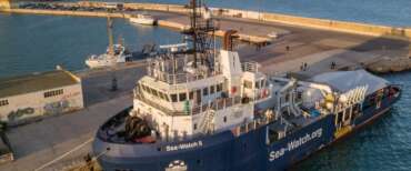 Migranti, l’Italia blocca per 20 giorni l’attività dell’aereo della Sea Watch, Seabird 1. Il pianto della Ong tedesca