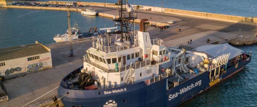 Migranti, l’Italia blocca per 20 giorni l’attività dell’aereo della Sea Watch, Seabird 1. Il pianto della Ong tedesca