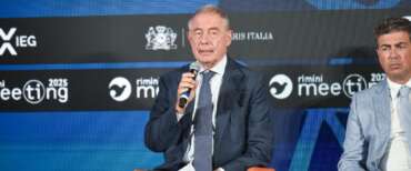 Urso al Meeting di Rimini: “Grazie a Meloni siamo il Paese più affidabile d’Europa: è tornato l’orgoglio italiano”