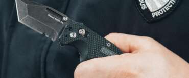 Francia, alunno 14enne accoltella l’insegnante di musica a scuola: arrestato dalla polizia durante la fuga