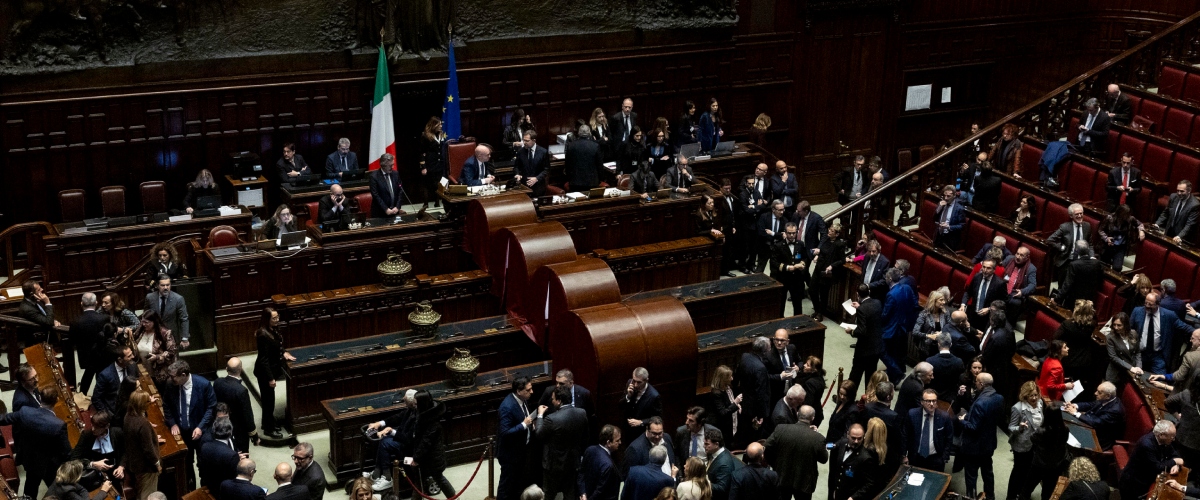 Notte di fuoco alla Camera sulla giustizia. Sinistra in tilt tra “pianti” e veleni. Boldrini dà i numeri