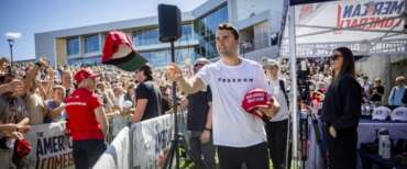 Quante bugie su Charlie Kirk, il “samurai” d’Occidente che si batteva con coraggio per difendere la fede, la famiglia e i giovani