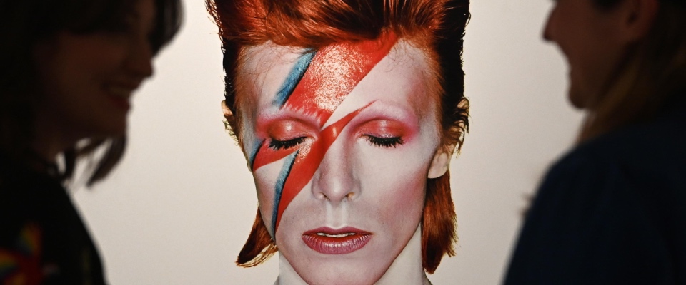 Apre il nuovo archivio storico di David Bowie: non un museo, ma un luogo per ispirare la creatività Apre il nuovo archivio storico di David Bowie: non un museo, ma un luogo per ispirare la creatività