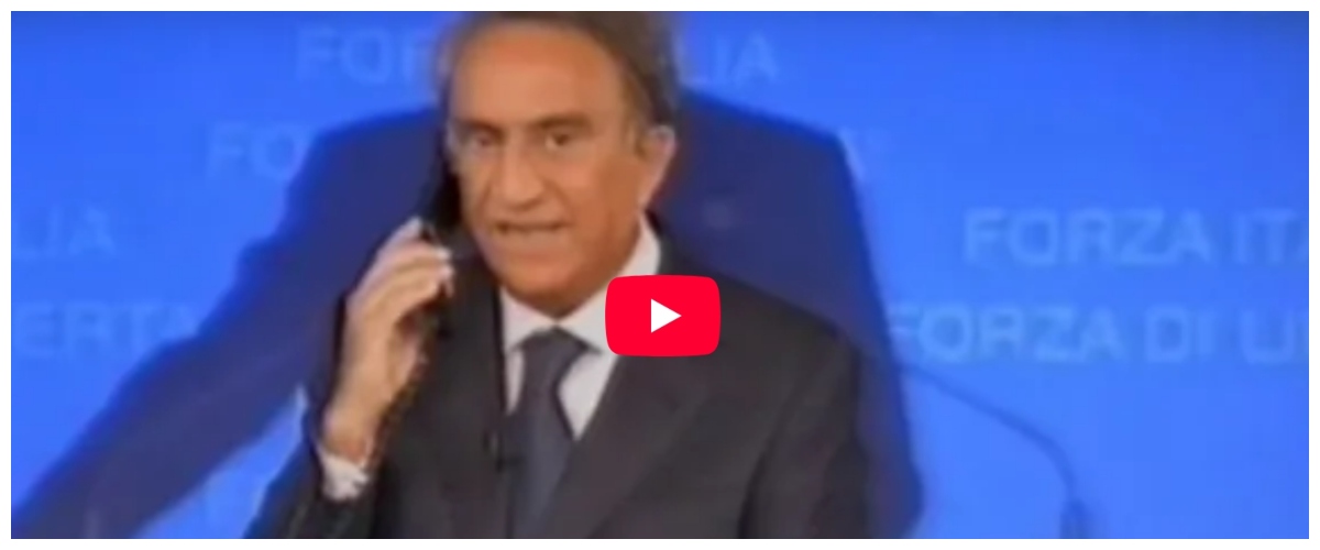 Emilio Fede, addio a un campione di autoironia: quegli esilaranti fuori onda che hanno fatto la fortuna di Striscia (video) Emilio Fede, addio a un campione di autoironia: quegli esilaranti fuori onda che hanno fatto la fortuna di Striscia (video)