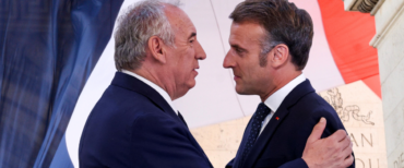 Francia dumping Bayrou