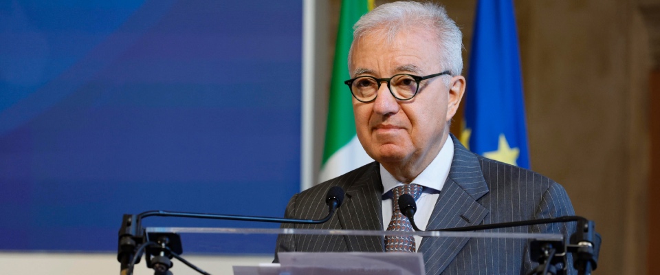 “Giornalisti sicuri”, Mantovano ricorda Nicola Calipari e i tanti giornalisti uccisi: “Senza di loro non c’è democrazia”