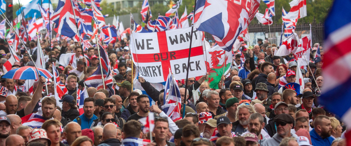 Londra in marcia,100mila in piazza contro l’immigrazione, bandiere e slogan contro Starmer (video) Londra in marcia,100mila in piazza contro l’immigrazione, bandiere e slogan contro Starmer (video)