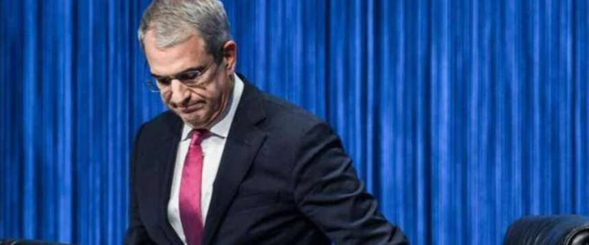 Ci risiamo. Tresca in azienda con una dipendente: licenziato il capo della Nestlé, crolla il titolo in Borsa Ci risiamo. Tresca in azienda con una dipendente: licenziato il capo della Nestlé, crolla il titolo in Borsa