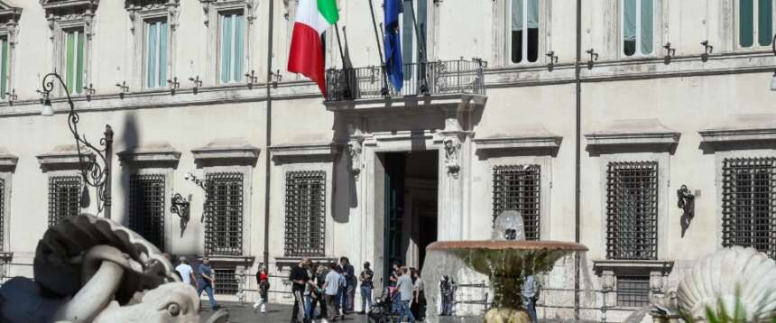 Palazzo Chigi fa economia e dà il buon esempio: tutti i tagli alla spesa, dalle auto blu alla cancelleria