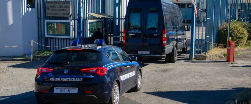 Scarcerata la prof che ebbe un figlio con l’allievo 15enne