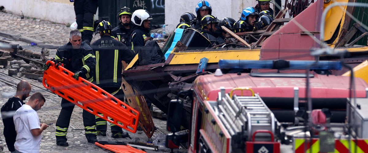 Lisbona sotto choc, deraglia la storica funicolare Gloria: almeno 15 i  morti. L’ambasciata italiana mobilitata (video)