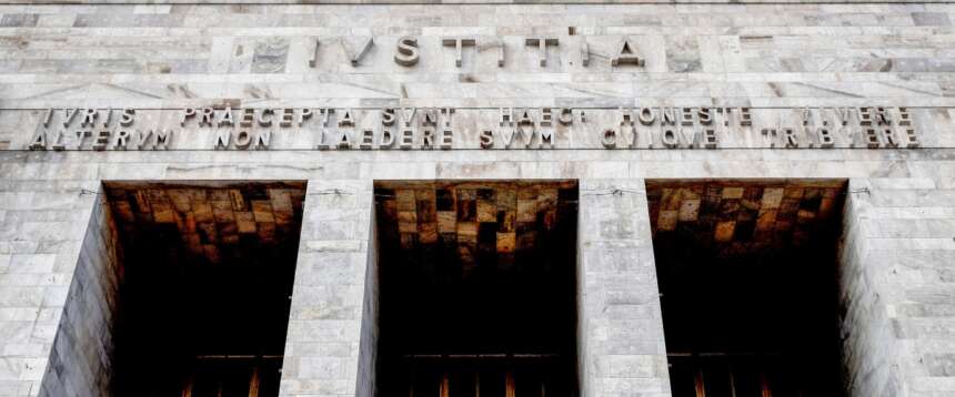 “Mi tolse il bancomat e mi lasciò senza soldi”: per la Corte fu violenza economica da parte del marito “Mi tolse il bancomat e mi lasciò senza soldi”: per la Corte fu violenza economica da parte del marito