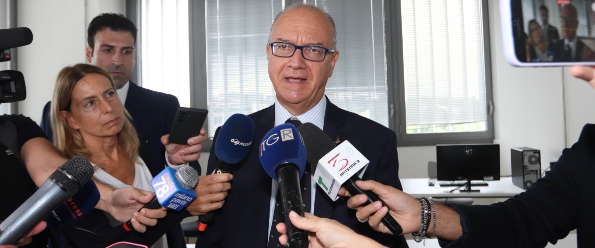 bullismo e odio politico un mostro a due teste tra i banchi dopo il 15enne suicida valditara inflessibile la legge c8217232 va applicata