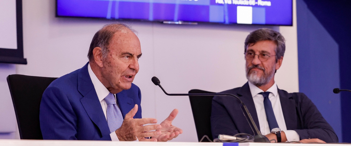 Vespa riapre Porta a Porta al meglio (10% di share), ma avvisa la Rai: “Mediaset mi ha fatto un’offerta importante” (video) Vespa riapre Porta a Porta al meglio (10% di share), ma avvisa la Rai: “Mediaset mi ha fatto un’offerta importante” (video)
