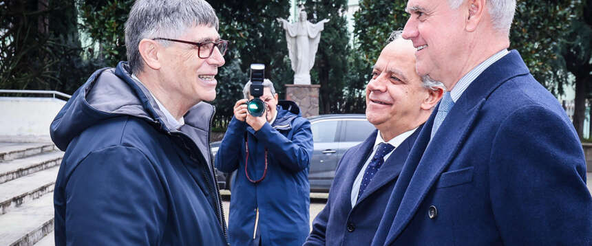 Caivano non si molla, il ministro PIantedosi avvisa i clan: “Rassegnatevi, ora ci siamo noi”. Saviano tace su don Patriciello