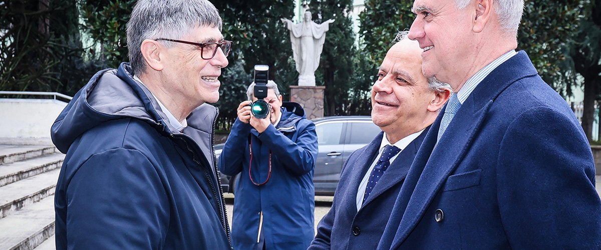 caivano non si molla il ministro piantedosi avvisa i clan rassegnatevi ora ci siamo noi saviano tace su don patriciello