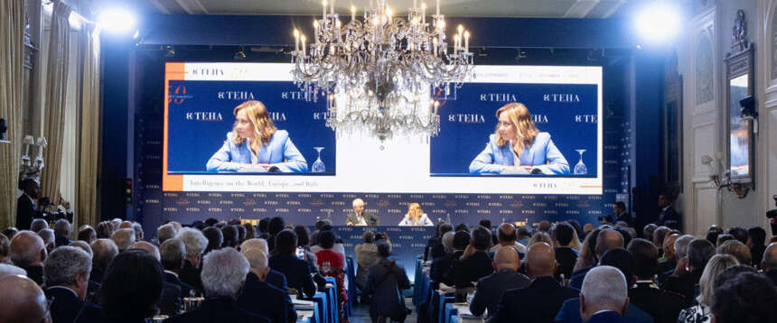 A Cernobbio quasi un plebiscito per il governo Meloni: l’80 per cento di manager e imprenditori promuove l’esecutivo A Cernobbio quasi un plebiscito per il governo Meloni: l’80 per cento di manager e imprenditori promuove l’esecutivo