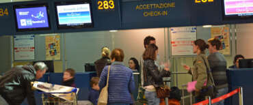 Cyber attacchi, aeroporti europei nel caos: nel mirino Bruxelles, Londra e Berlino. Sospetti sugli hacker russi