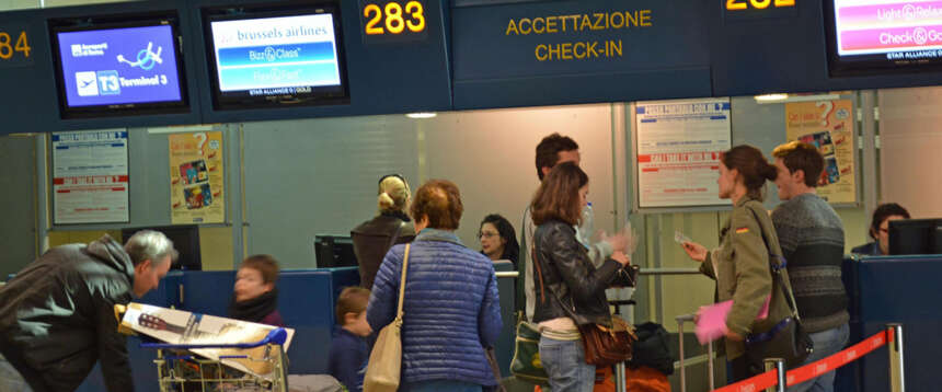 Cyber attacchi, aeroporti europei nel caos: nel mirino Bruxelles, Londra e Berlino. Sospetti sugli hacker russi Cyber attacchi, aeroporti europei nel caos: nel mirino Bruxelles, Londra e Berlino. Sospetti sugli hacker russi
