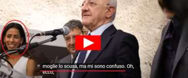 La figuraccia di De Luca con l’artista di 71 anni: “Che bella figlia!”. Ma è la giovane moglie… (video)
