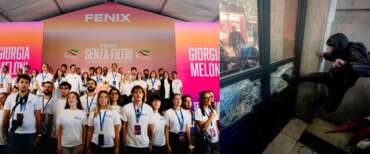Modelli a confronto: da una parte la guerriglia urbana, dall’altra Fenix. Caos e distruzione contro futuro