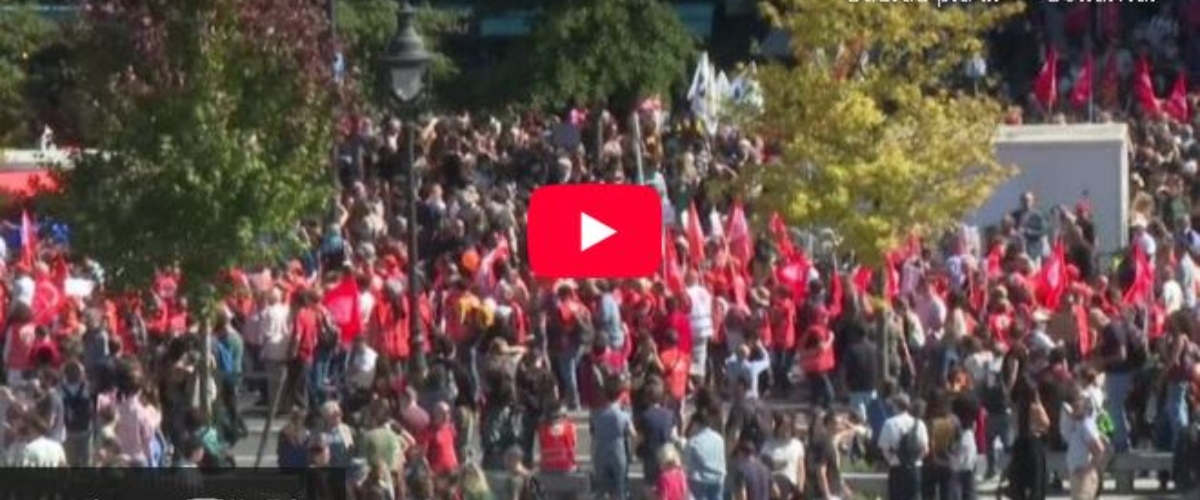 Francia in rivolta, guerriglia a Parigi. Black bloc all’assalto degli agenti: 128 fermati (video) Francia in rivolta, guerriglia a Parigi. Black bloc all’assalto degli agenti: 128 fermati (video)