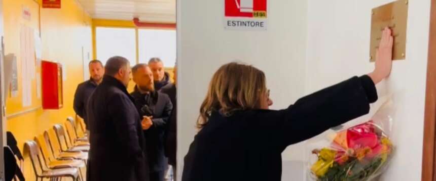 Il sottosegretario Frassinetti il giorno dell’apposizione della targa per Sergio Ramelli al liceo Molinari Il sottosegretario Frassinetti il giorno dell’apposizione della targa per Sergio Ramelli al liceo Molinari