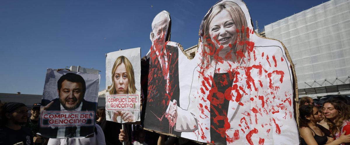 Meloni secondo Pd & co: nemica dei bambini, complice di genocidio, detesta i poveri. E poi fanno le vittime Meloni secondo Pd & co: nemica dei bambini, complice di genocidio, detesta i poveri. E poi fanno le vittime