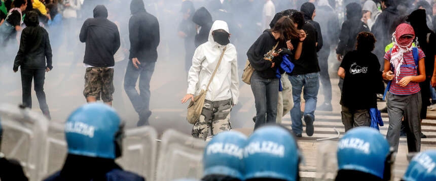 Italia paralizzata e violentata dai Pro Pal, lanci di pietre, Meloni “bruciata” e volantini Br: 60 poliziotti feriti Italia paralizzata e violentata dai Pro Pal, lanci di pietre, Meloni “bruciata” e volantini Br: 60 poliziotti feriti
