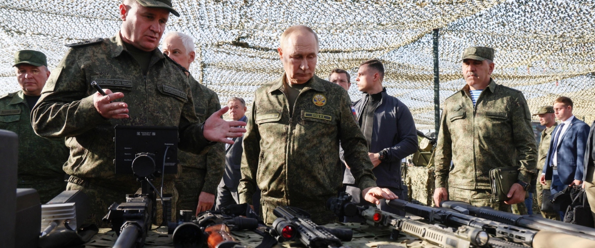 Putin in mimetica allarma la Nato: assiste alle esercitazioni russo bielorusse, testato il lancio di missili ipersonici