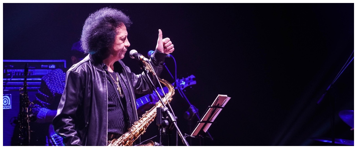 James Senese sta meglio: “Sente il sax e muove i piedi”: il ritratto del ‘nero a metà’