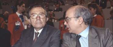 Giulio Andreotti con Paolo Cirino Pomicino, a un congresso della Dc. ANSA ARCHIVIO