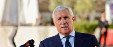 “Tajani ci fai schifo”, insulti vergognosi dei giovani del Pd. Il centrodestra insorge: “Schlein chieda scusa”